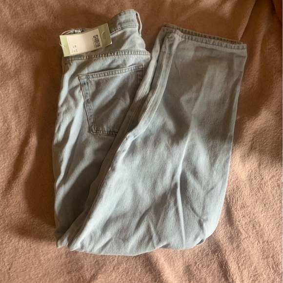 NEW WITH TAGS! H&M ULTRA HIGH RISE JEANS - SIZE 2 - Picture 1 of 3